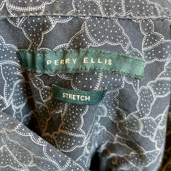 Perry Ellis Button Down Short Sleeve Shirt - Picture 4 of 7